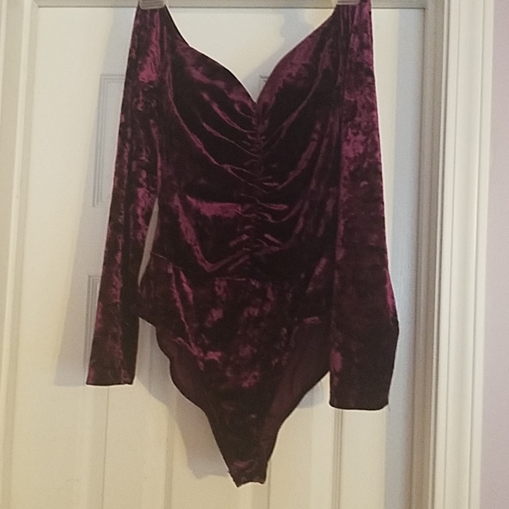 🆕️ Fashion Nova Velvet Bodysuit